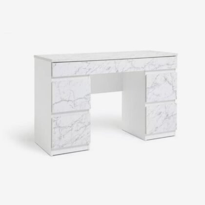 Manicure table